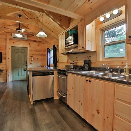 Thomas Cabin Forest Tiny Cabin With Hot Tub Chattanooga Luaran gambar