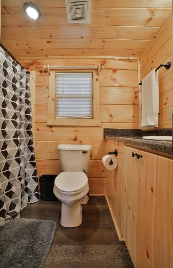 Thomas Cabin Forest Tiny Cabin With Hot Tub Chattanooga Luaran gambar