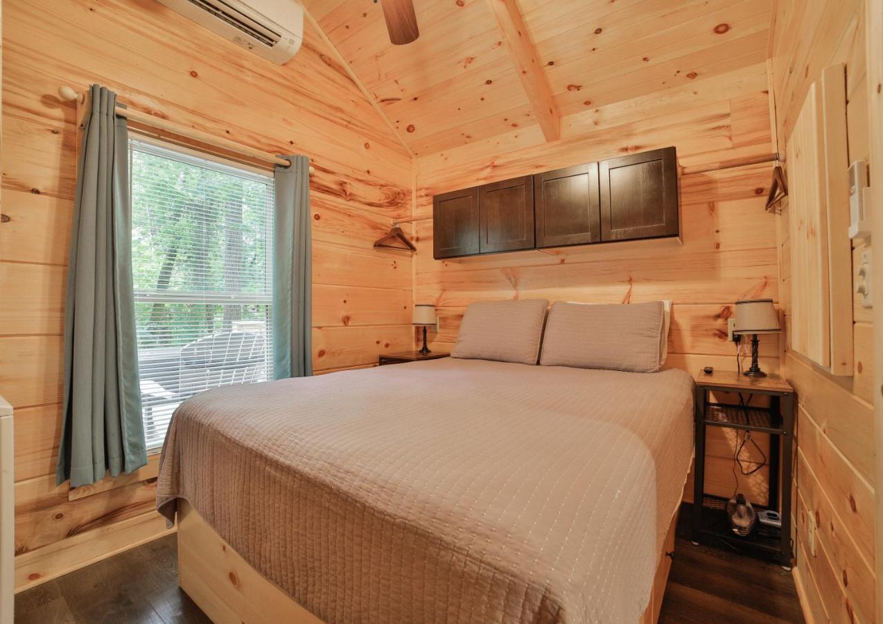 Thomas Cabin Forest Tiny Cabin With Hot Tub Chattanooga Luaran gambar