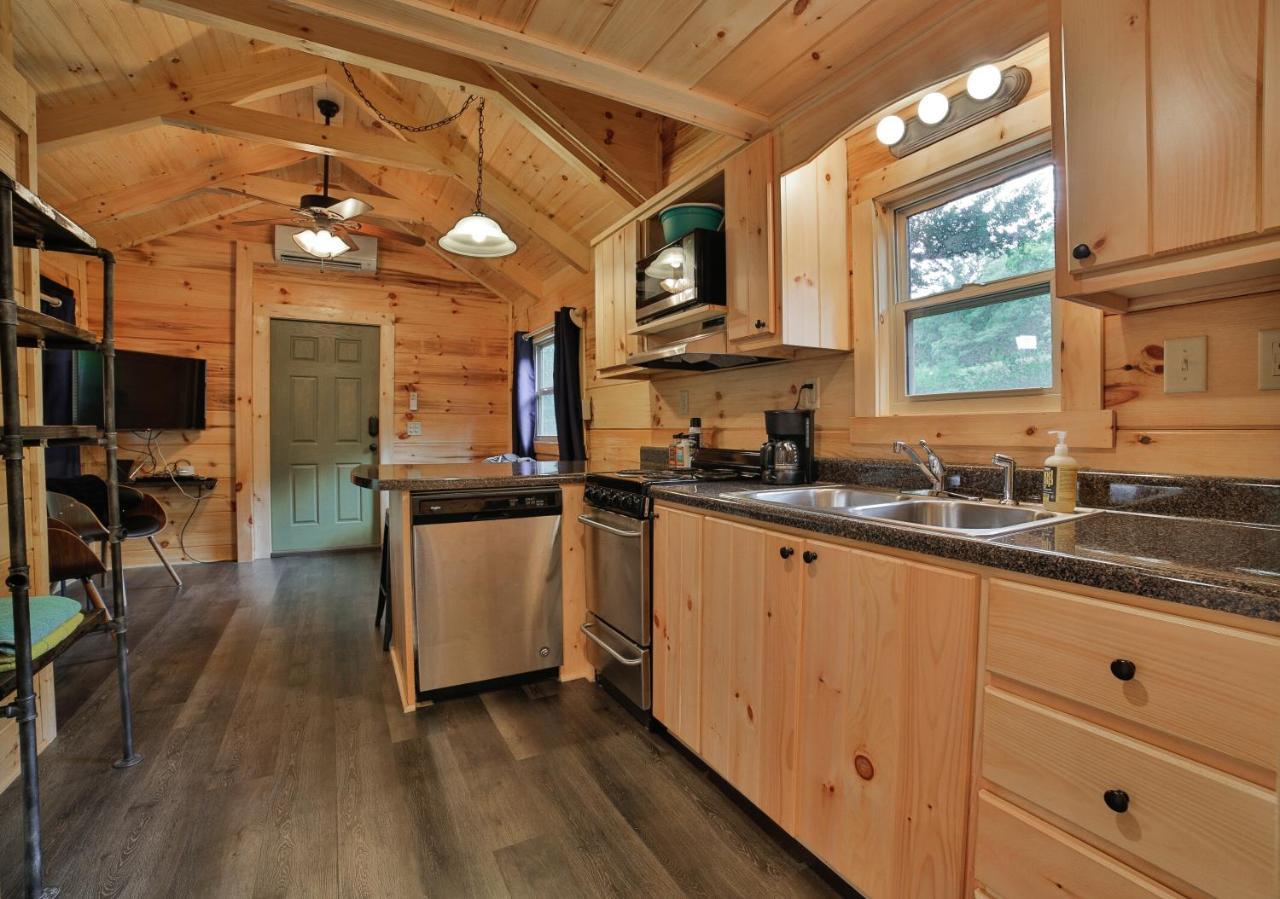 Thomas Cabin Forest Tiny Cabin With Hot Tub Chattanooga Luaran gambar