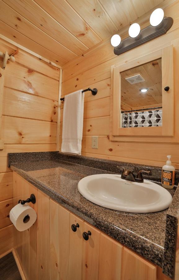 Thomas Cabin Forest Tiny Cabin With Hot Tub Chattanooga Luaran gambar
